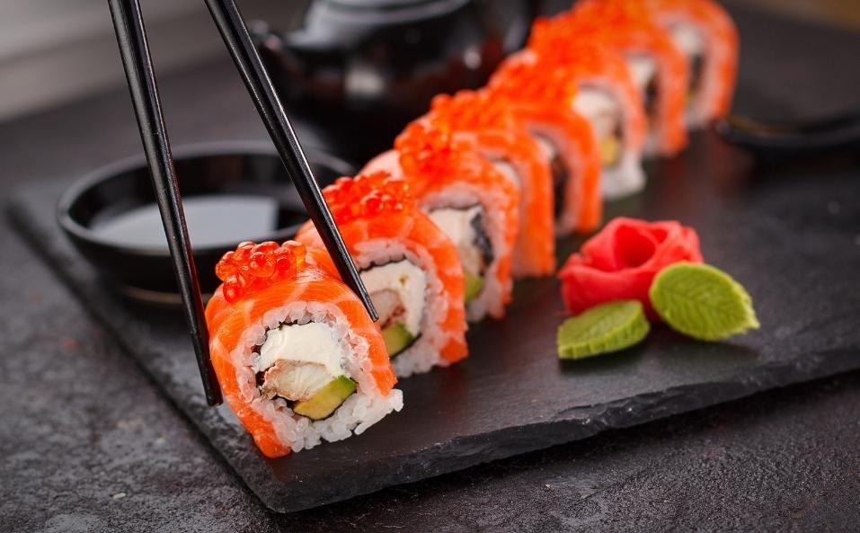 Sushi: quando è pericoloso mangiare pesce crudo